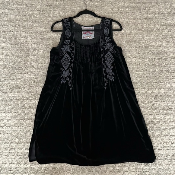 Johnny Was Black Velvet Pin tuck Embroidered Sleeveless mini Shift Dress size M - Picture 2 of 8